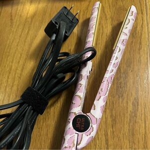Chi®️ Pink Leopard One Inch Ceramic Straightening Iron